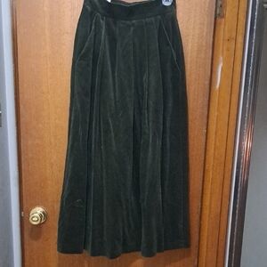 Chic Dark Green Velvet Maxi Skirt